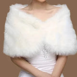 White Faux Fur Imitation Pearl Buckle Short Cape