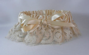 Campagne Lace Garter w/ French Knot Bow
